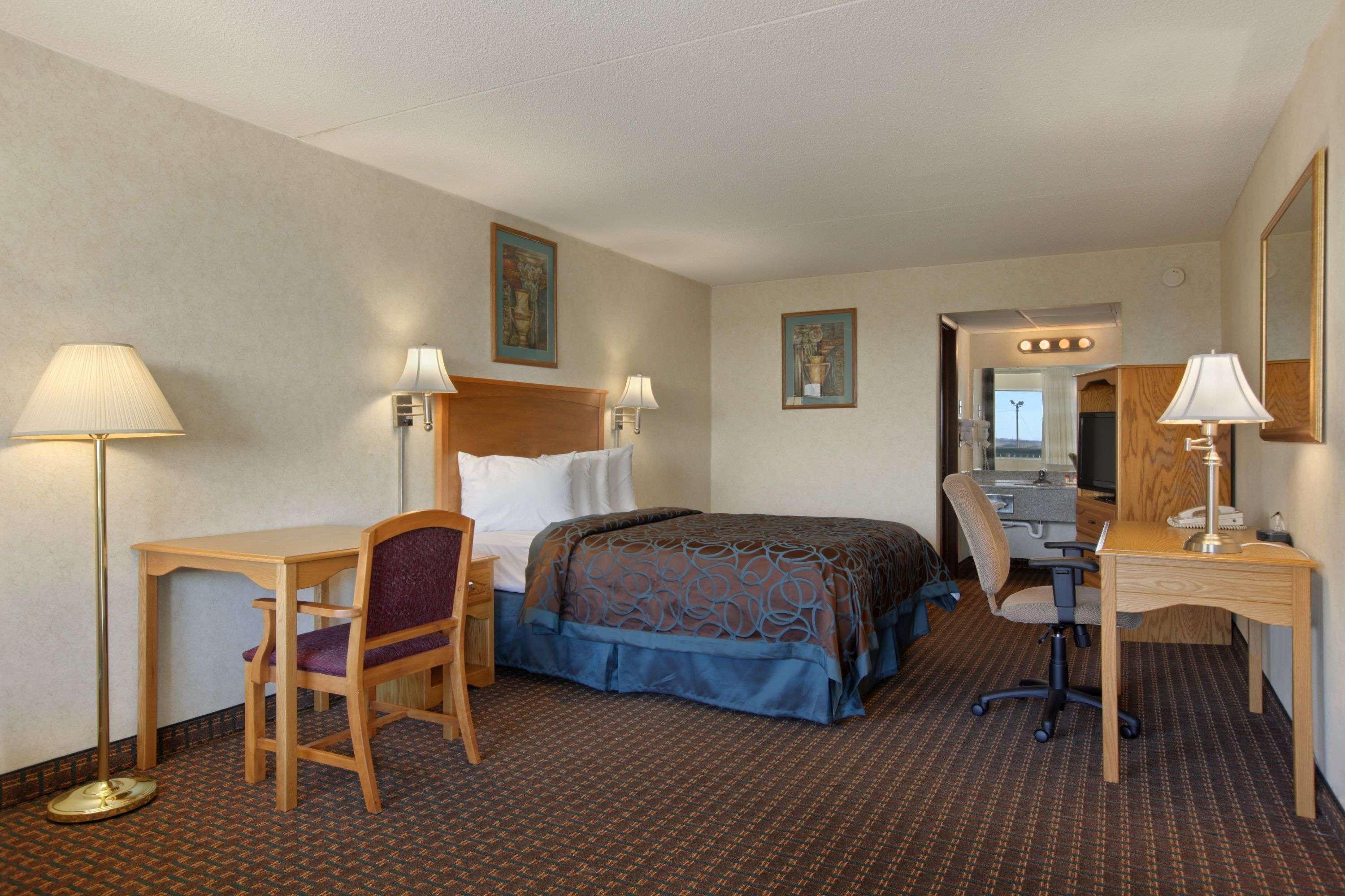 Days Inn By Wyndham Salina South Dış mekan fotoğraf