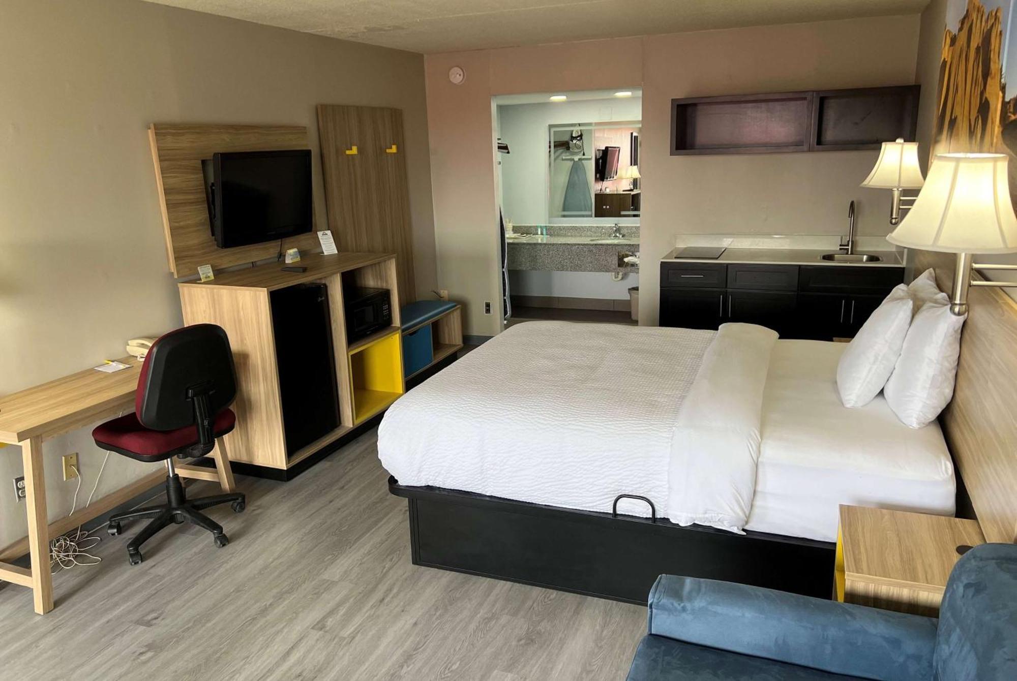 Days Inn By Wyndham Salina South Dış mekan fotoğraf